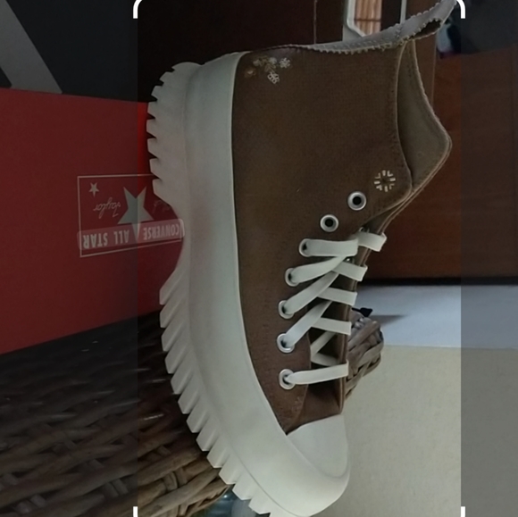 Converse - Picture 2 of 2